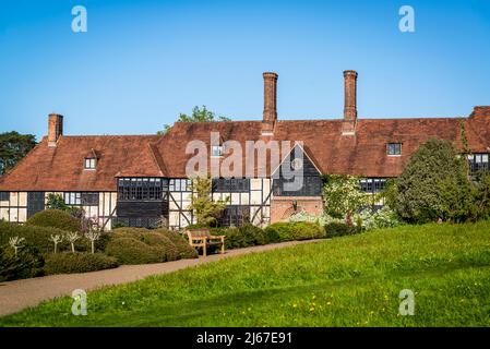 Das Laborgebäude im Arts and Crafts-Stil ist ein ikonisches historisches Wahrzeichen in Wisley Garden, Surrey, Großbritannien Stockfoto