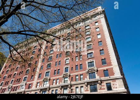 Orwell House und Rossleigh Court sind luxuriöse Apartmentgebäude im Central Park West Historic District, New York City, USA 2022 Stockfoto