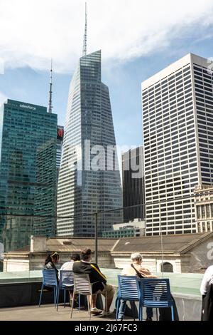 Das Dach der Stavros Niarchos Foundation Library ist für die Öffentlichkeit zugänglich, New York City, USA 2022 Stockfoto