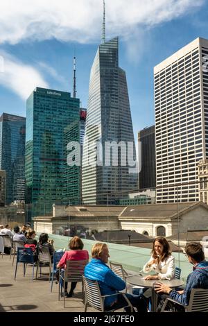 Das Dach der Stavros Niarchos Foundation Library ist für die Öffentlichkeit zugänglich, New York City, USA 2022 Stockfoto