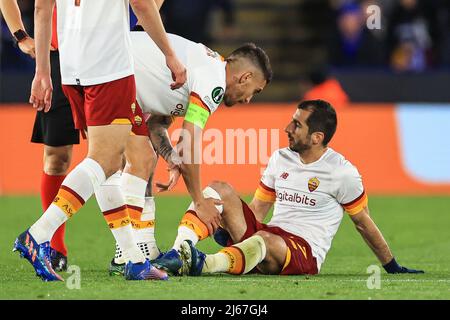 Leicester, Großbritannien. 28. April 2022. Henrikh Mkhitaryan #77 of Roma goes down with and injury Credit: News Images /Alamy Live News Stockfoto