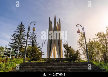 Dilijan, Armenien - 27. April 2022 - Denkmal zum 50.. Jahrestag des sowjetischen Armeniens in Dilijan Stockfoto