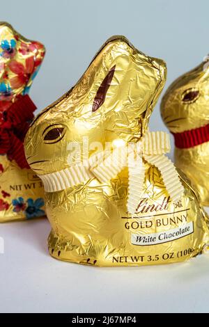 Der legendäre Lindt Goldhase ist ein weltweites Symbol für Ostern Stockfoto