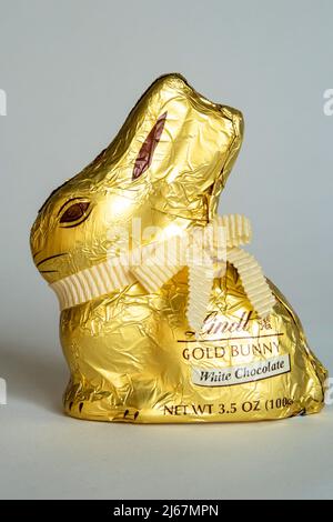 Der legendäre Lindt Goldhase ist ein weltweites Symbol für Ostern Stockfoto