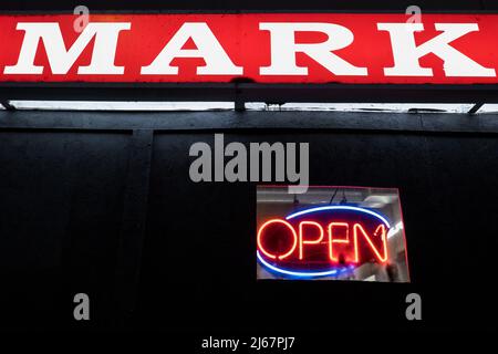 Seattle, USA. 24. Apr, 2022.In Belltown Ist Noch Ein Markt eingestiegen. Stockfoto