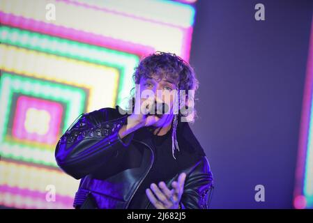 28. April 2022, Neapel, Italien: Irama, Bühnenname von Filippo Maria Fanti, ist ein italienischer Singer-Songwriter, der auf seiner Live-Tour 2022 im PalaPartenope in Neapel auftrat. (Bild: © Paola Visone/Pacific Press via ZUMA Press Wire) Stockfoto