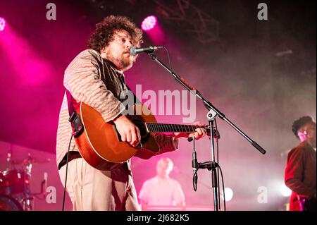 Manchester, Großbritannien. 28.. April 2022. Joseph Mount, Oscar Cash, Anna Prior, Olugbenga Adelekan und Michael Lovett von der Band Metronomy treten an der Manchester Academy auf. 2022-04-28. Kredit: Gary Mather/Alamy Live Nachrichten Stockfoto