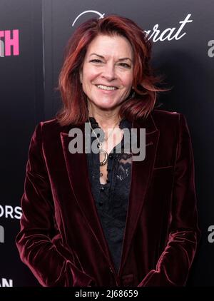 New York, NY - 28. April 2022: Rosanne Cash nimmt an der 'Macbeth' Broadway Eröffnungsnacht im Longacre Theater Teil Stockfoto