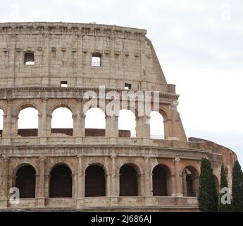 Rom das antike römische Amphitheater Colosseo oder COLOSSEO in italienischer Sprache in Italien Stockfoto