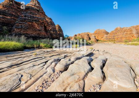 Führende Linien des erodierten Gletscherbeckens von Piccaninny Creek, Purnululu National Park oder Bungle Bungles, einem UNESCO-Weltkulturerbe in der Kimberley, We Stockfoto