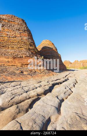 Vertikale Ansicht der führenden Linien im erodierten Creekbed von Piccaninny Creek, Purnululu National Park oder Bungle Bungles, einem UNESCO-Weltkulturerbe in Stockfoto