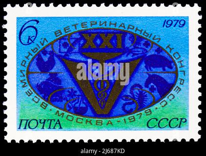 MOSKAU, RUSSLAND - 27. MÄRZ 2022: Die in der Sowjetunion gedruckte Briefmarke zeigt 21. World Veterinary Congress, Moskau, Serie, um 1979 Stockfoto