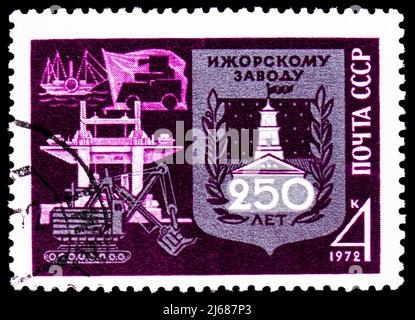 MOSKAU, RUSSLAND - 27. MÄRZ 2022: Die in der Sowjetunion gedruckte Briefmarke zeigt den 250.. Jahrestag der Izhora-Fabrik, um 1972 Stockfoto