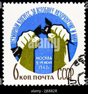 MOSKAU, RUSSLAND - 27. MÄRZ 2022: Briefmarke gedruckt in der Sowjetunion zeigt Weltfriedenstag, Moskau, Serie, um 1962 Stockfoto