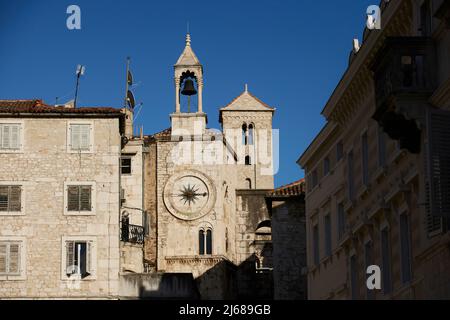 Die Stadt Split in Kroatien in der Region Dalmatien, Volksplatz oder Pjaca Uhr und Glockenturm Stockfoto