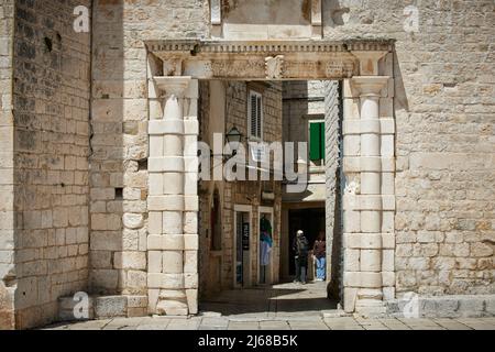 Trogir in Kroatien zentrale Adriaküste, alte Stadttore Stockfoto