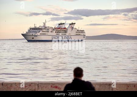 Die Stadt Split in Kroatien in der Region Dalmatien, JADROLINIJA Fähre namens Zadar Stockfoto