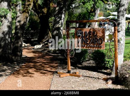 Kalifornien, USA. 28. April 2022. Atmosphäre bei Live in the Vineyard Goes Country in der Domaine Chandon Winery am 27. April 2022 in Yountville, Kalifornien. Foto: Casey Flanigan/imageSPACE/Sipa USA Kredit: SIPA USA/Alamy Live News Stockfoto