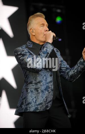 Martin Fry, der Sänger der 80s Band ABC, tritt beim Flashback Festival in Temple Newsom auf. Stockfoto
