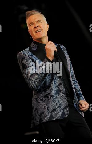 Martin Fry, der Sänger der 80s Band ABC, tritt beim Flashback Festival in Temple Newsom auf. Stockfoto