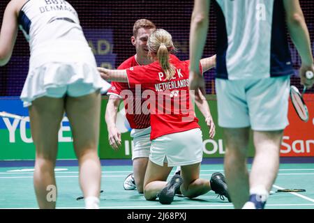 Madrid, Spanien. 28. April 2022. Robin Tabeling und Selena Piek aus den Niederlanden feiern das Viertelfinale während der Badminton-Europameisterschaft 2022 am 28. April 2022 im Gallur Sports Center in Madrid, Spanien - Foto: Irina R Hipolito/DPPI/LiveMedia Kredit: Unabhängige Fotoagentur/Alamy Live News Stockfoto