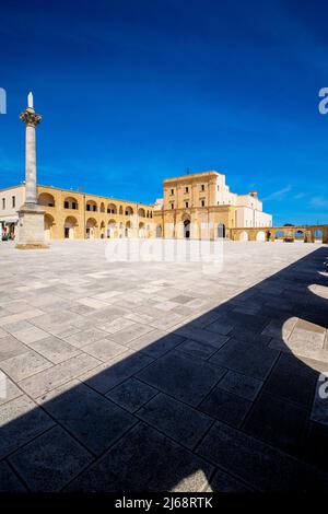 Heilige Maria (Santa Maria) von Leuca Sanctuary, Provinz Lecce, Salento, Apulien (Apulien), Süditalien. Die korinthische Säule wurde 1939 bis u.z. errichtet Stockfoto