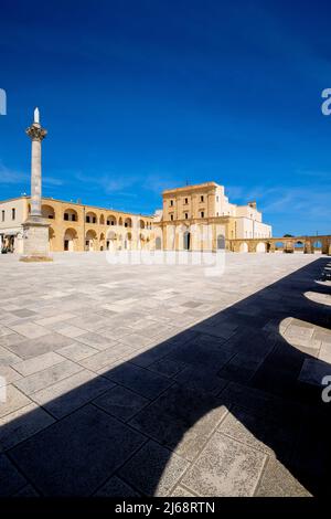 Heilige Maria (Santa Maria) von Leuca Sanctuary, Provinz Lecce, Salento, Apulien (Apulien), Süditalien. Die korinthische Säule wurde 1939 bis u.z. errichtet Stockfoto