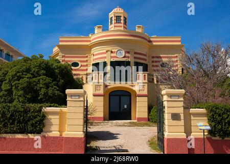 Villa La Meridiana entworfen vom Ingenieur Giuseppe Ruggieri. Santa Maria di Leuca, Salento, Apulien (Apulien), Italien. Dieser Name wurde gewählt, weil auf Stockfoto