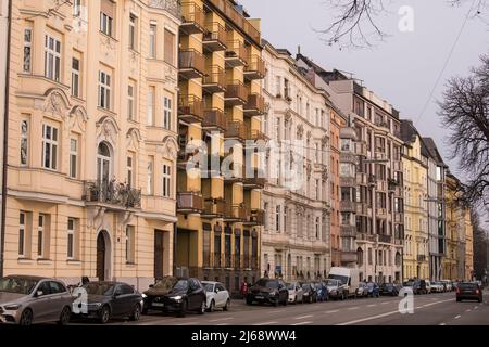 München, Deutschland - 20,2021. Dezember: Straßenansicht der Münchner Innenstadt am Wintertag. Stockfoto