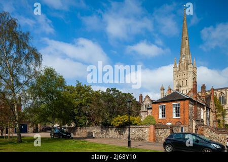 Frühlingsnachmittag in der Norwich Cathedral, Norfolk, England. Stockfoto