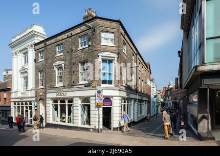 Frühlingsnachmittag im Stadtzentrum von Norwich, Norfolk, England. Stockfoto