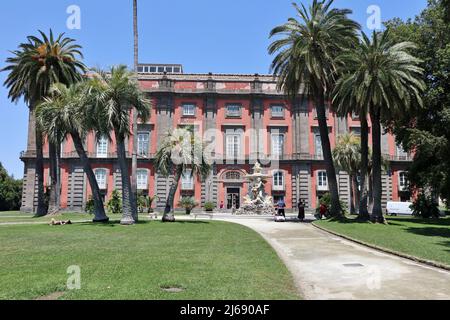 Napoli - Facciata laterale del Museo di Capodimonte dal Belvedere Stockfoto