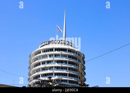 Capitol Records Building Tower, 1750 Vine St, , Los Angeles, Kalifornien, USA. Entworfen von Louis Naidorf und gebaut 1955 1956. Historisches WAHRZEICHEN VON LA. Stockfoto