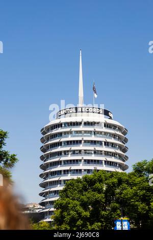 Capitol Records Building Tower, 1750 Vine St, , Los Angeles, Kalifornien, USA. Entworfen von Louis Naidorf und gebaut 1955 1956. Historisches WAHRZEICHEN VON LA. Stockfoto