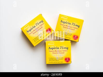 Drei Kartons mit 75 mg gastroresistenten Asperintabletten Stockfoto