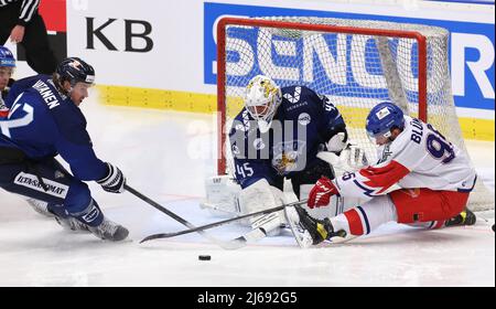 Von links Jan Hladonik (CZE), Sami Vatanen, Jussi Olkinuora (beide FIN), Matej Blumel (CZE) im Einsatz während der Euro Hockey Tour, der Tschechischen Hockey-Spiele m Stockfoto