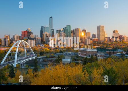 Skyline von Edmonton im Herbst, Edmonton, Alberta, Kanada, Nordamerika Stockfoto