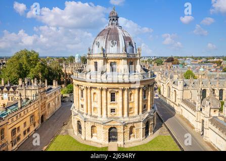 Radcliffe Camera and Walls of Brasenose College and All Souls College, Oxford University Oxfordshire, England, Vereinigtes Königreich Stockfoto