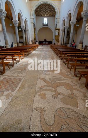 Mosaik auf dem Boden der Kathedrale, die der Verkündigung der Jungfrau Maria in Otranto, Salento, Apulien, Süditalien gewidmet ist. Das berühmteste Merkmal Stockfoto