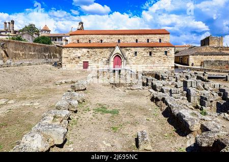 Stillgelegte katholische Kathedrale und archäologische Ausgrabungsstätte, Idanha-a-Velha, Serra da Estrela, Beira Alta, Portugal, Europa Stockfoto