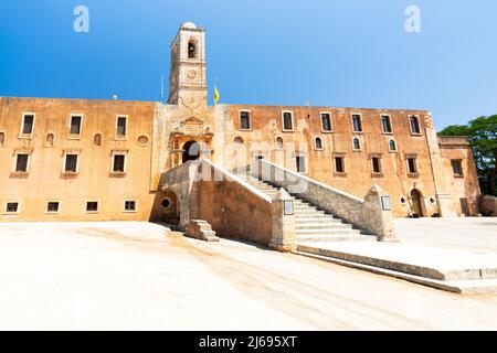 Glockenturm und Fassade des alten Klosters Agia Triada von Tzagarolon, Nordchania, Kreta, griechische Inseln, Griechenland Stockfoto