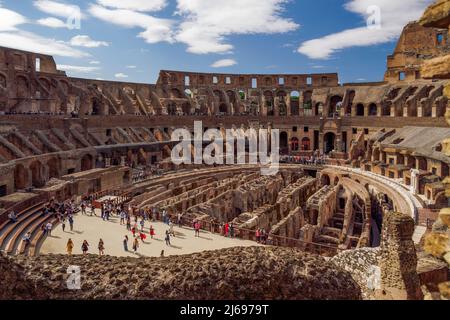 Kolosseum Amphitheater, Arena Panorama Innenraum, UNESCO-Weltkulturerbe, Rom, Latium, Italien, Europa Stockfoto