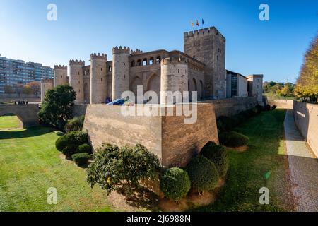 Aljaferia befestigte mittelalterlichen islamischen Palast Gebäude außen, Zaragoza, Aragon, Spanien, Europa Stockfoto