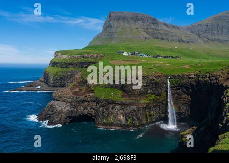 Wasserfall Mulafossur, Gasaldur, Insel Vagar, Färöer, Dänemark Stockfoto