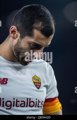 Leicester, Großbritannien. 28. April 2022. LEICESTER, ENGLAND - 28. APRIL: Henrikh Mkhitaryan von AS Roma während des UEFA Conference League Semifinal Leg One Match zwischen Leicester City und AS Roma am 28. April 2022 im King Power Stadium in Leicester, Großbritannien. (Foto von Sebastian Frej) Kredit: Sebo47/Alamy Live News Stockfoto