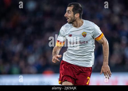 Leicester, Großbritannien. 28. April 2022. LEICESTER, ENGLAND - 28. APRIL: Henrikh Mkhitaryan von AS Roma während des UEFA Conference League Semifinal Leg One Match zwischen Leicester City und AS Roma am 28. April 2022 im King Power Stadium in Leicester, Großbritannien. (Foto von Sebastian Frej) Kredit: Sebo47/Alamy Live News Stockfoto