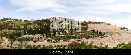 Panoramablick auf den Mount of Olive. Die Kirche aller Völker und das Kloster Maria Magdalena in Jerusalem Stockfoto