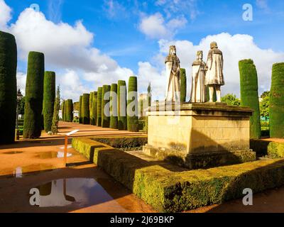 Statuen von Kolumbus, König Ferdando und Königin Isabel in den Gärten des Alcazar de los Reyes Cristianos - Cordoba, Spanien Stockfoto