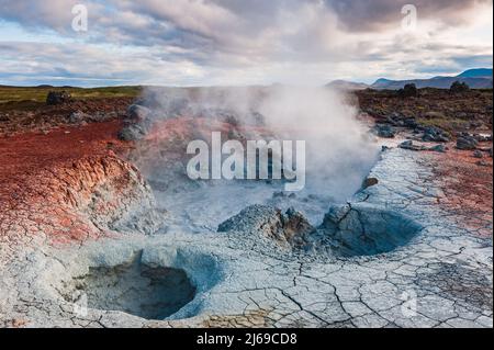 Kochen und Rauch auf isländischem Thermalgebiet Stockfoto