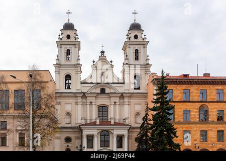 Kathedrale des Heiligen Namens der Heiligen Jungfrau Maria in Minsk, Weißrussland. Römisch-katholische Kirche im Barockstil in der Oberstadt Minsk. Stockfoto